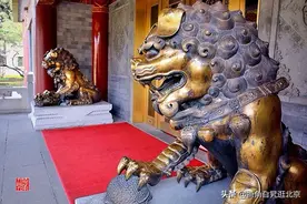 钓鱼台国宾馆内的这对清代铜狮竟然还穿着铠甲图片