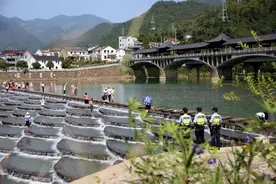 明天就要上班了，如何从休假模式切换到上班模式？听听杭州警察怎么说。图片