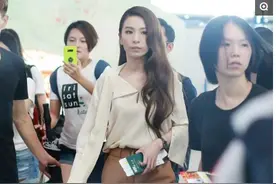 37岁田馥甄现身机场，尽显女人味，网友直呼：简直美翻了图片
