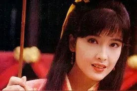 周慧敏与旧爱黄凯芹再合体，甜蜜依偎不避嫌，多年未与倪震同框图片