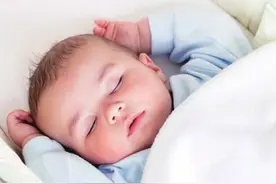 孩子不肯分房睡？多半是家长没有用对方法，下面几个小方法学起来图片