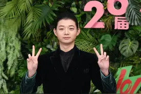 陈露深爱九年被无情抛弃，初恋男友依然痴痴等她图片