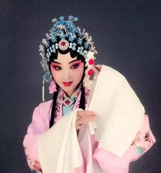 旦角化妆小视频