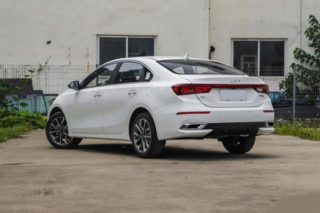 油耗堪比日系，配置不输国产，定价不高优惠大，起亚K3值得买吗？