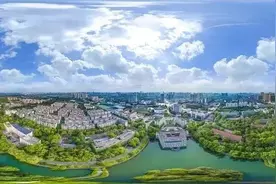 成都"超级"大学：占地2887亩，地铁7号线直达，校内通行需乘公交车！图片