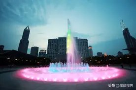 人民广场音乐喷泉重磅回归 十米高水柱致敬“逆行者”图片