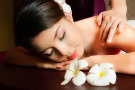 那晚在泰式按摩店与女技师的经历让我彻夜难眠图片