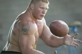 在WWE巅峰时期离开擂台是种什么体验？酱油选手哭晕在厕所图片