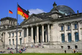 德国曾被分裂成东德与西德，统一代价极大，至今仍受影响图片