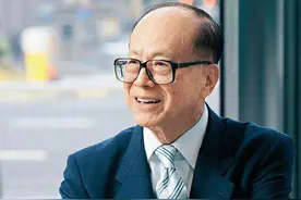 李嘉诚：创业初期面临倒闭，力挽狂澜积累千万资本图片