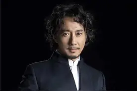 疑因不当言论被封杀，赵立新没戏拍，只能在话剧吧演话剧谋生图片