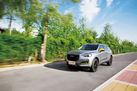 开车不能玩手机，但可以这样聊微信，只因它是哈弗F5图片