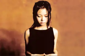 18岁爆红后，她被父亲勒索6000万，20年没和解图片