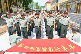 第71集团军“中野虎师”报告：军事训练模范红四连，再获殊荣！图片