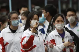 高考过后，很多学生都会去学驾照，这四大坑学生要注意图片