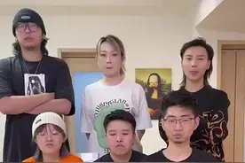 今天的欢乐时刻，喝水时别看！六人挑战憋笑演唱《忐忑》图片