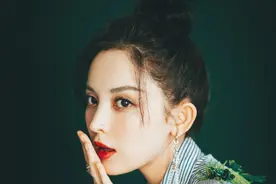 娜扎挑战森系初夏穿搭 绿色刺绣衫搭黑裙文艺清新图片