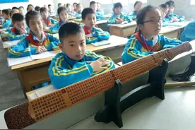 戒尺打手心遭停课致歉，老师该如何惩戒熊孩子？图片