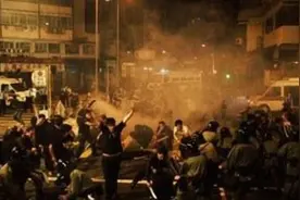 越南黑帮在海外欺负中国人，中国大圈帮得知后，直接暴打越南黑帮图片