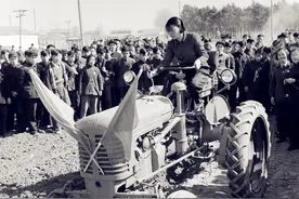 新中国第一个女拖拉机手，30岁被印在壹元人民币上，高寿90岁图片