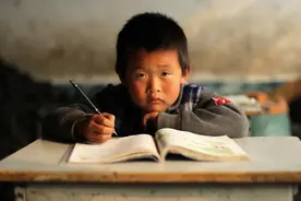 农村学生考大学是最佳出路吗？老师的回答很扎心：考二本都很难图片