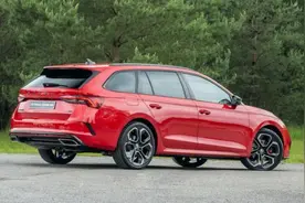 新款“瓦罐”旅行车哪款帅？高尔夫四驱、明锐RS、福特、大众CC图片