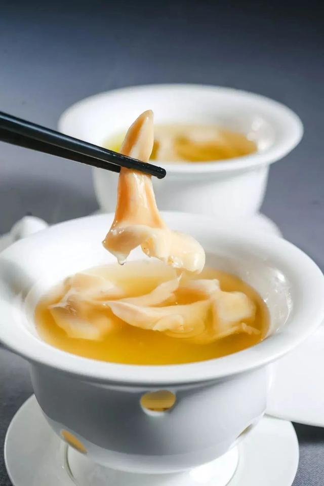 花胶响螺海底椰煲鸡 花胶响螺海底椰汤功效