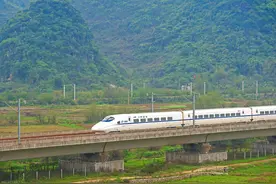 广西暂时未开通设计时速350公里高铁，2条在建，预计2023年底开通图片