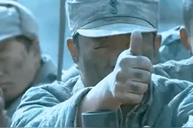 对你竖大拇指的人，可能正在拿炮瞄你，三分钟学会拇指跳眼测距法图片