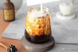 宅在家好久没喝奶茶了，今天教大家5种低热量又好喝的奶茶吧图片