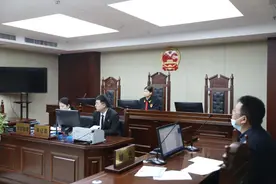 山东济南：一女士骑电动车时因道路泥泞摔伤致十级伤残！法院判了图片