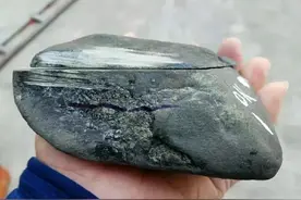 莫莫亮也是翡翠原石的一个神仙场口，一起了解下图片