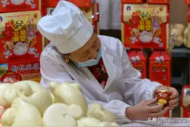 腊月一天蒸一千斤面粉的花馍，还是供不应求，排队预定，怎么回事图片