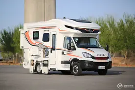 双拓展布局+超大贯通式储物舱，金冠新款房车起售62.8万元！图片