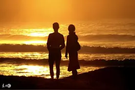 小说：江总对姐姐热情，妹妹也贴上去要一起唱歌，不料被当众拒绝图片