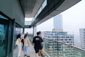 重庆江北嘴现最牛违章房，土豪打造空中宫殿，千万豪宅无人敢动？图片