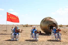 图集｜太空“出差”3人组回家了！直击降落出舱全过程图片