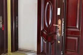 开发商安装的门需要更换吗？看清两点再决定，这是最中肯的答案图片