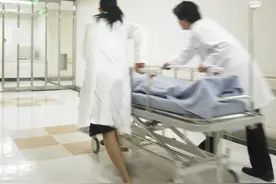 最近有人吐槽，医院的医生为什么5点就下班了？告诉你真实的情况图片