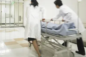 最近有人吐槽，医院的医生为什么5点就下班了？告诉你真实的情况图片