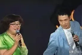 盘点十位明星的干爹干妈，刘亦菲靠干爹走红，赵本山干妈最朴实图片