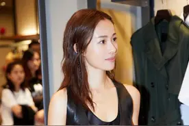 江一燕，小皮裙搭配渔网高跟鞋，性感又惊艳图片
