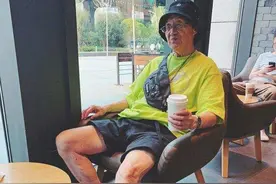 84岁潮酷老男孩，200万粉丝追捧，这位武汉爷爷了解一下图片