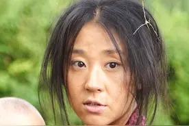 《樱桃》疯女人被轰出家门，捡回个女婴养大，后竟被养女“害”惨图片