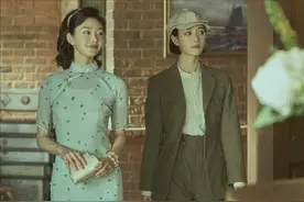 宋轶新剧气质太出众，90斤穿旗袍也惊艳，身边倪妮穿男装像小跟班图片
