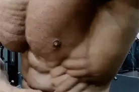 体脂率低到只能捏起一层皮，是一种什么体验？图片