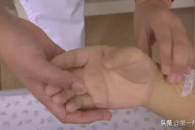 全身剧痛，四肢僵硬行走困难？医生：这个病无法根治图片