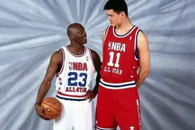经典回顾：2003年NBA全明星赛姚明首秀，科比用罚球搅局乔丹谢幕图片