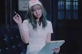 继Jennie护士服后，女团职业装也被韩网友批评，是对上班族不尊重图片