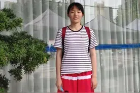 688分四川女孩不选清北，报考军校成为一名女飞行学员，让人羡慕图片